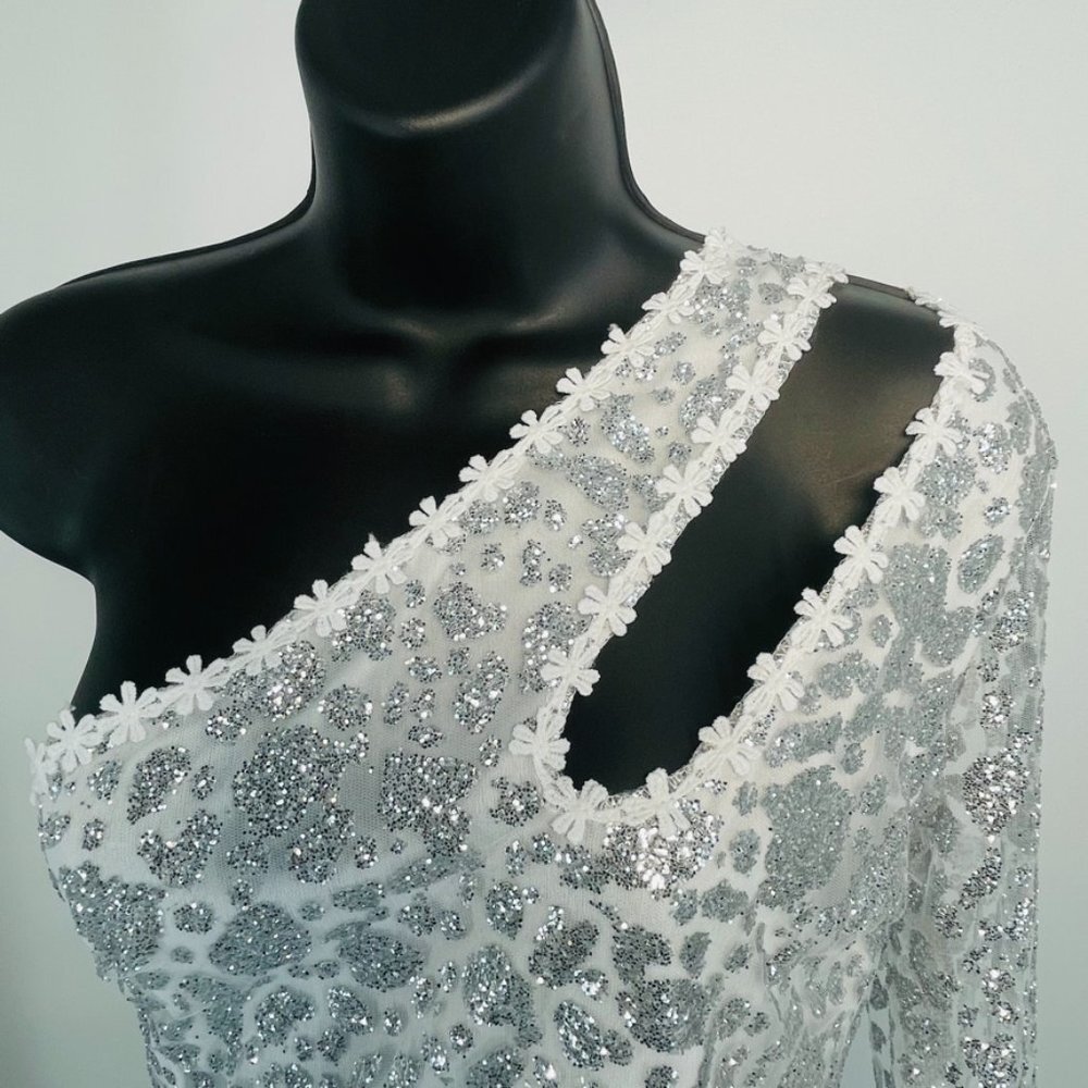 One Shoulder Top - Picture 4 of 11